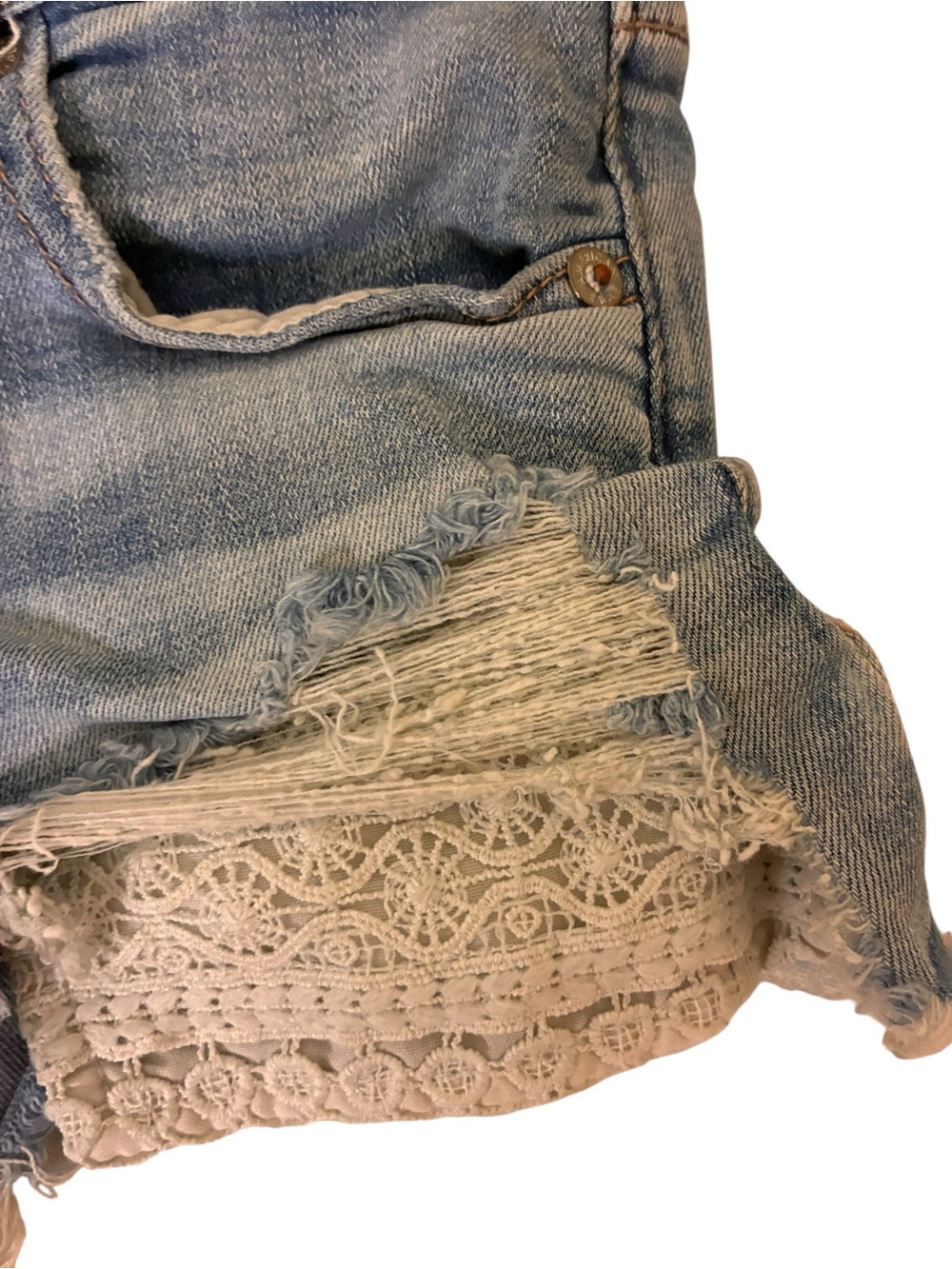 American Eagle | Distressed lightwash crochet detail denim shorts size 0 - Picture 5 of 11